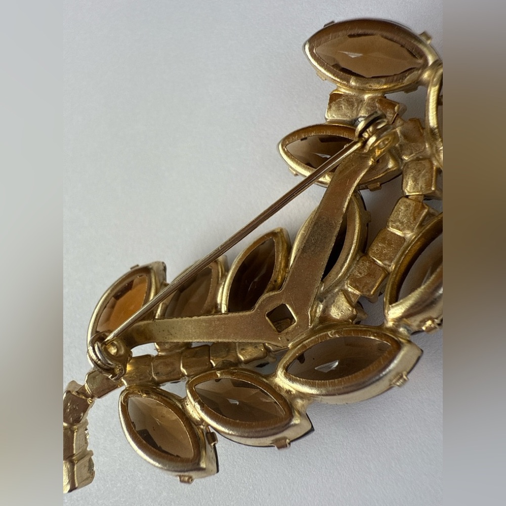 Vintage Amber Brown Glass Rhinestone Leaf Brooch 2.75” Gold Tone Statement Pin - Picture 6 of 7